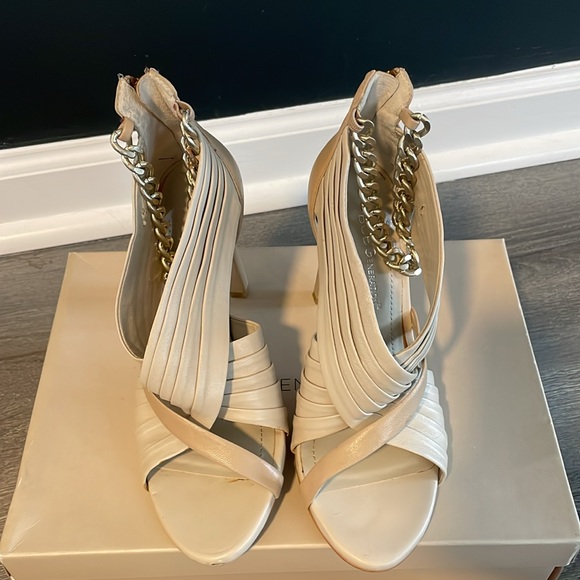 BCBGeneration 3” heels. Nude - Picture 5 of 8